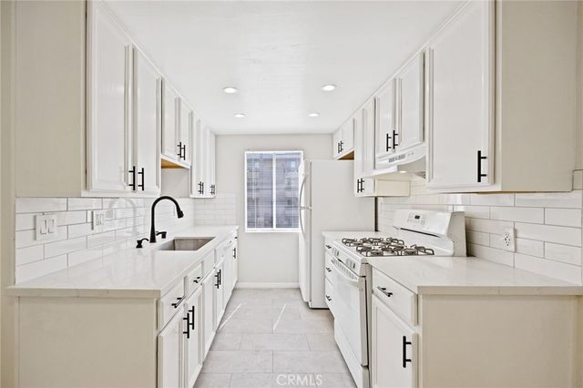 5055 Coldwater Canyon Avenue 105, Sherman Oaks, CA 91423