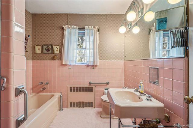 217-53 Kingsbury Avenue, Oakland Gardens, NY 11364