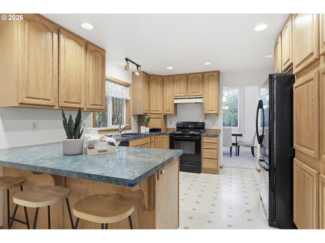 9500 Sw WASHINGTON Dr, Portland, OR 97223