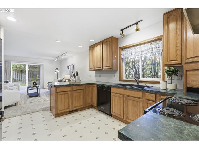 9500 Sw WASHINGTON Dr, Portland, OR 97223