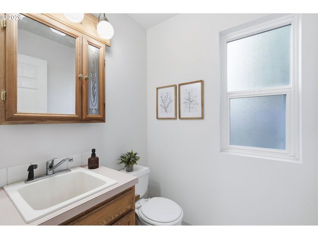 9500 Sw WASHINGTON Dr, Portland, OR 97223