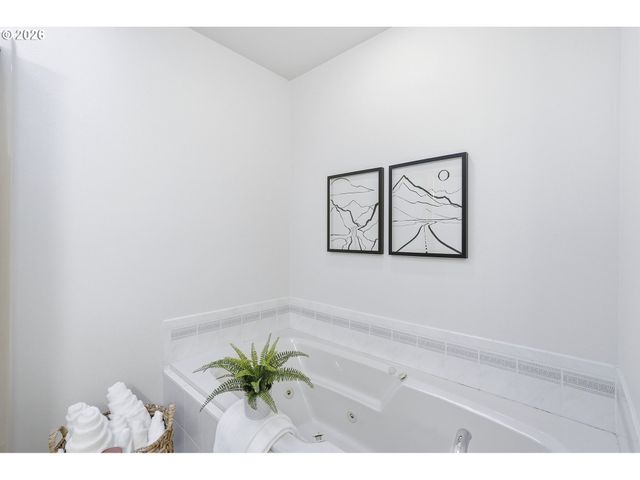 9500 Sw WASHINGTON Dr, Portland, OR 97223