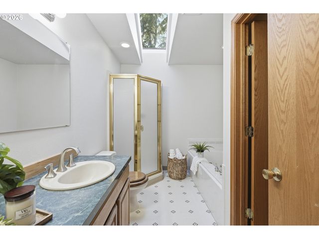 9500 Sw WASHINGTON Dr, Portland, OR 97223