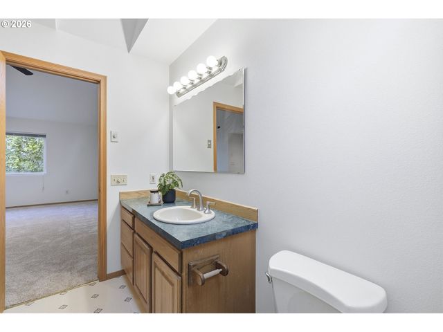 9500 Sw WASHINGTON Dr, Portland, OR 97223