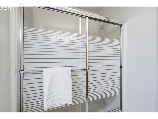 9500 Sw WASHINGTON Dr, Portland, OR 97223