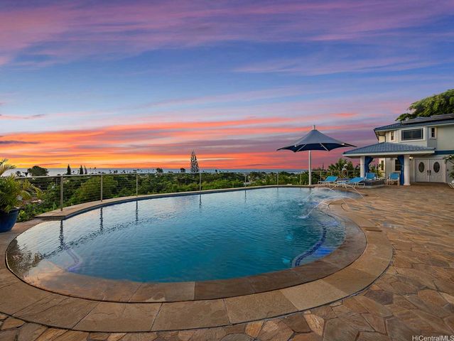 59-11 Kamehameha Highway B, Haleiwa, HI 96712