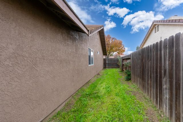 2408 Beatrice Ln, Modesto, CA 95355