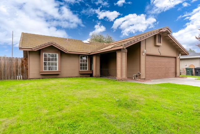 2408 Beatrice Ln, Modesto, CA 95355