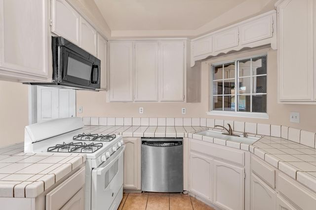 2408 Beatrice Ln, Modesto, CA 95355