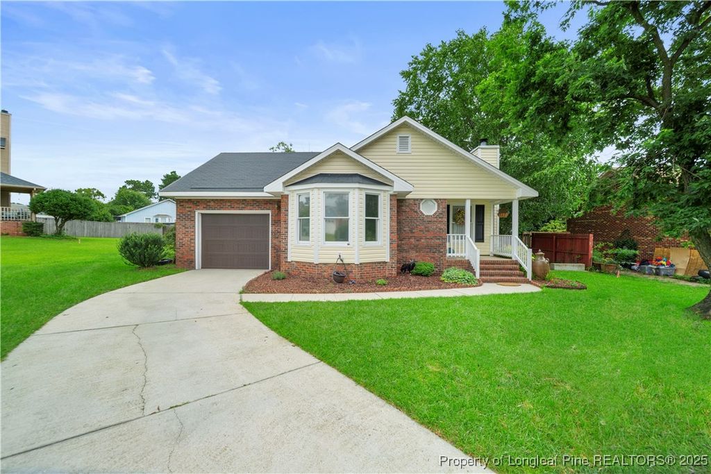 5726 Walkabout Road, Hope Mills, NC 28348