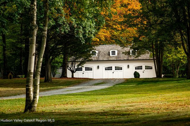 406 Shunpike, Millbrook, NY 12545