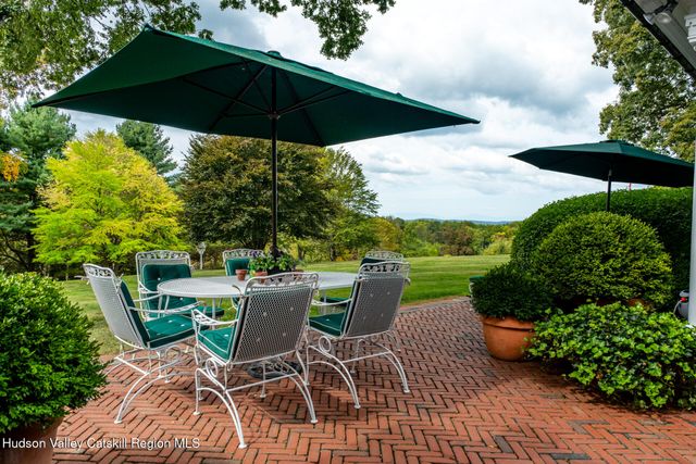 406 Shunpike, Millbrook, NY 12545