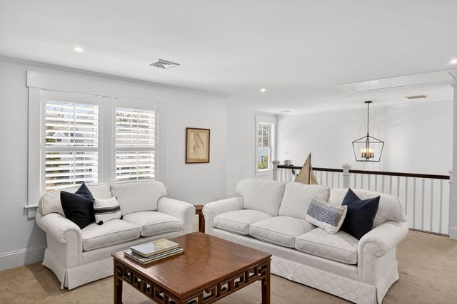 125 Wianno Circle, Barnstable, MA 02655