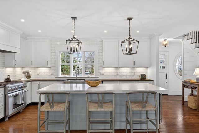 125 Wianno Circle, Barnstable, MA 02655