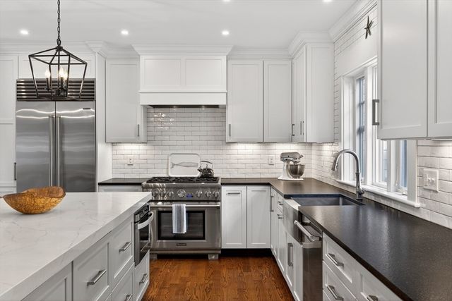 125 Wianno Circle, Barnstable, MA 02655