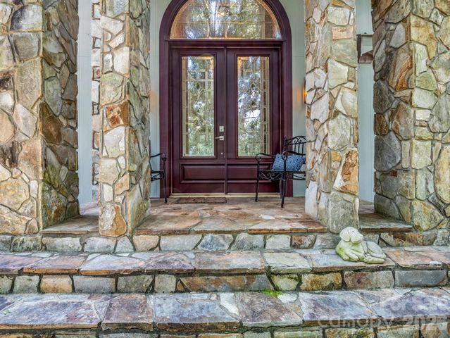 556 Quail Ridge Boulevard, Lake Lure, NC 28746