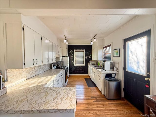 105 Baldwin Avenue, Point Lookout, NY 11569