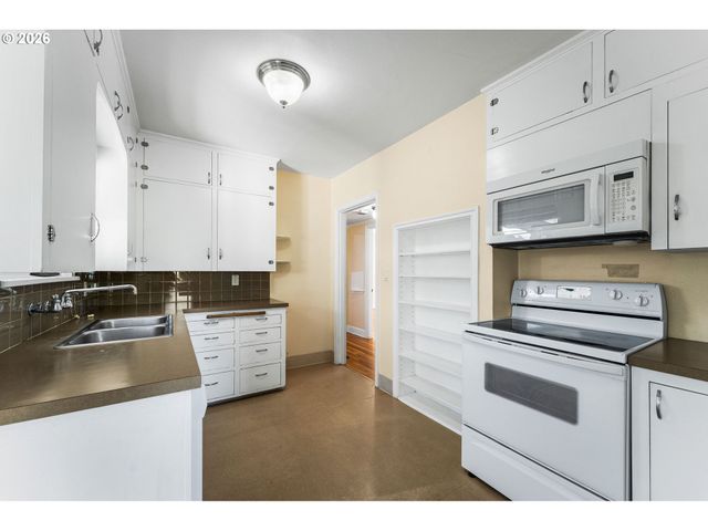 107 E 35TH St, Vancouver, WA 98663