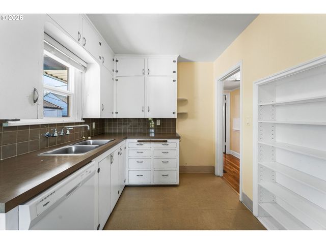 107 E 35TH St, Vancouver, WA 98663