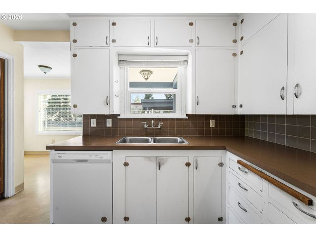 107 E 35TH St, Vancouver, WA 98663