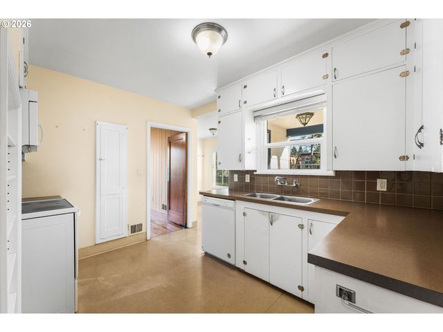 107 E 35TH St, Vancouver, WA 98663