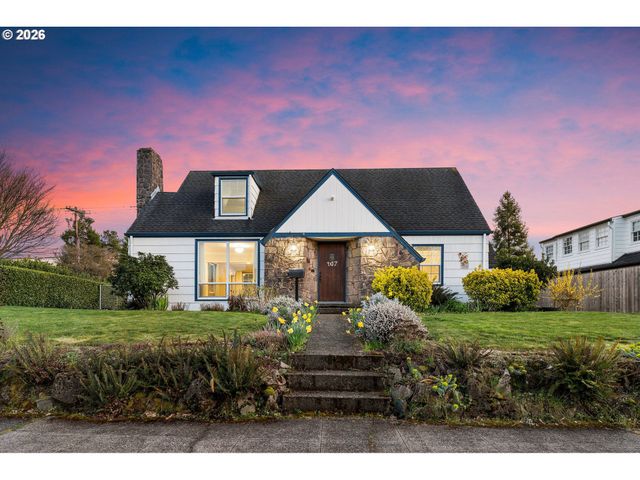 107 E 35TH St, Vancouver, WA 98663