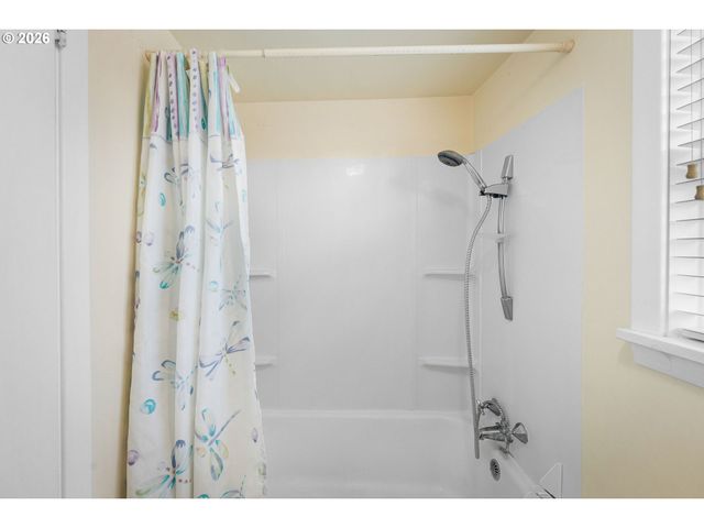 107 E 35TH St, Vancouver, WA 98663