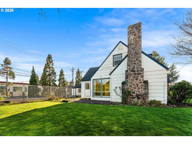 107 E 35TH St, Vancouver, WA 98663