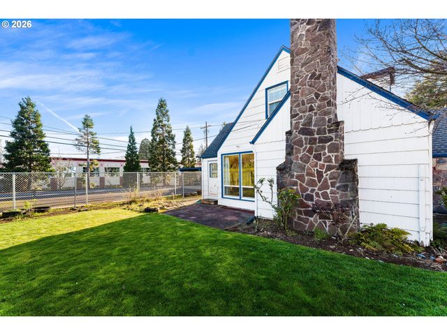 107 E 35TH St, Vancouver, WA 98663