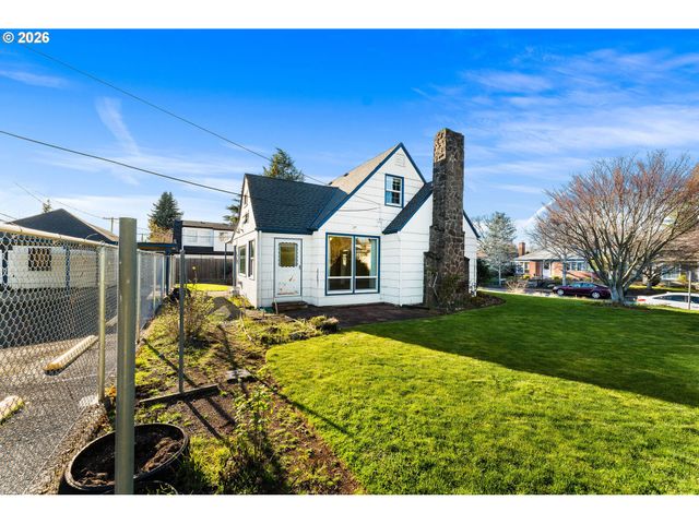 107 E 35TH St, Vancouver, WA 98663