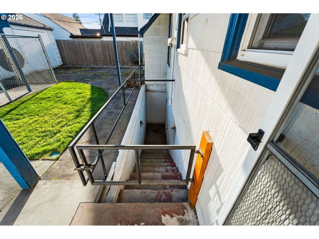 107 E 35TH St, Vancouver, WA 98663