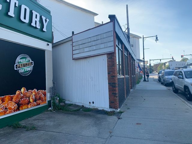 488 Grafton St, Worcester, MA 01604