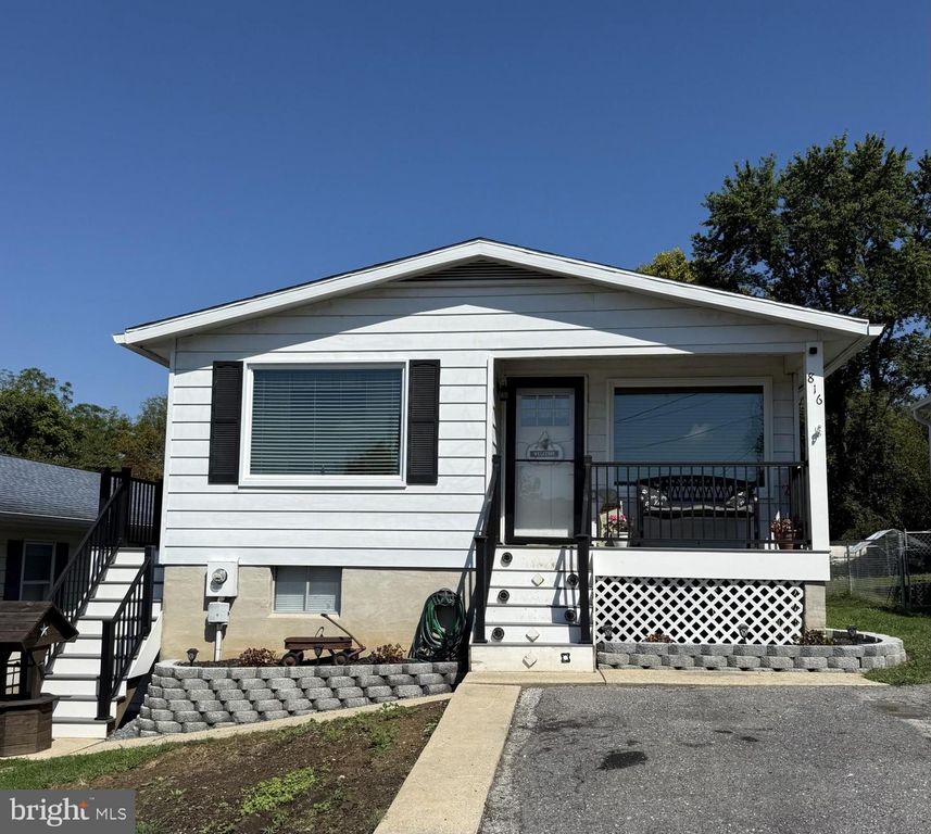 816 E E ST, Brunswick, MD 21716