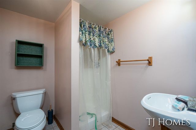 219 Alpine Street, Wayland, MI 49348