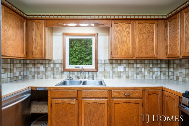 219 Alpine Street, Wayland, MI 49348