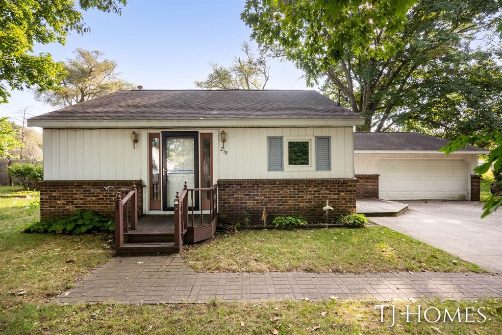 219 Alpine Street, Wayland, MI 49348