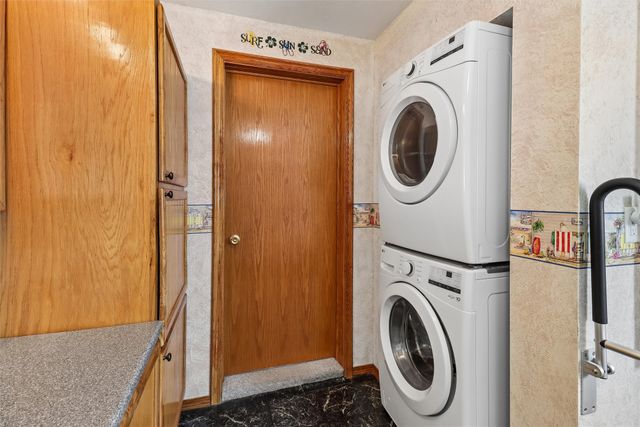 312 N J Street, Indianola, IA 50125