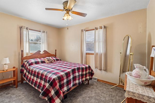 312 N J Street, Indianola, IA 50125