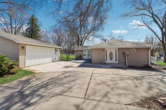 312 N J Street, Indianola, IA 50125