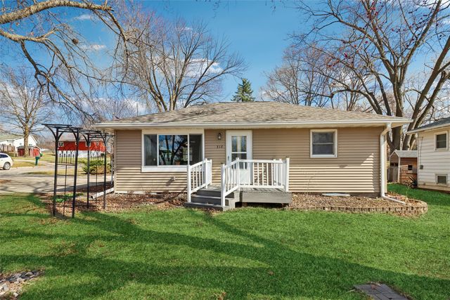 312 N J Street, Indianola, IA 50125