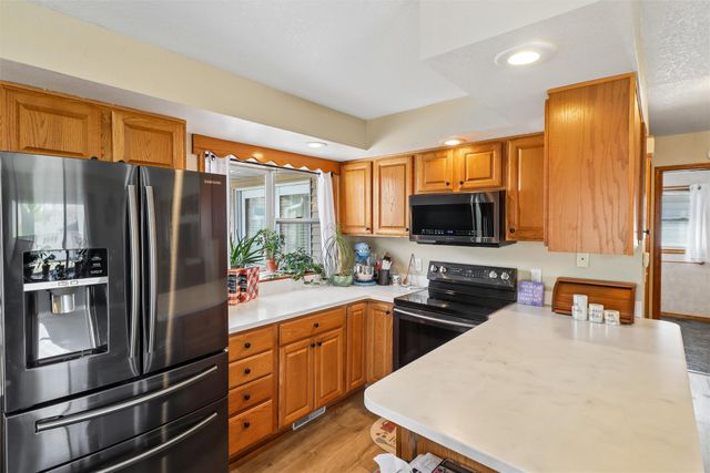 312 N J Street, Indianola, IA 50125