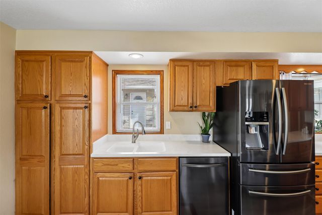 312 N J Street, Indianola, IA 50125