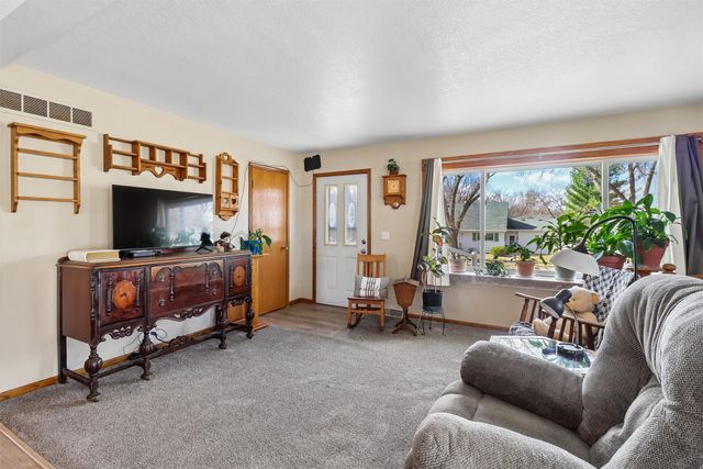 312 N J Street, Indianola, IA 50125