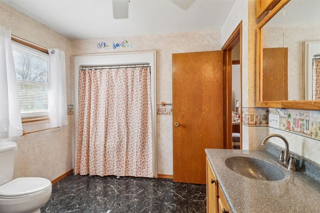 312 N J Street, Indianola, IA 50125