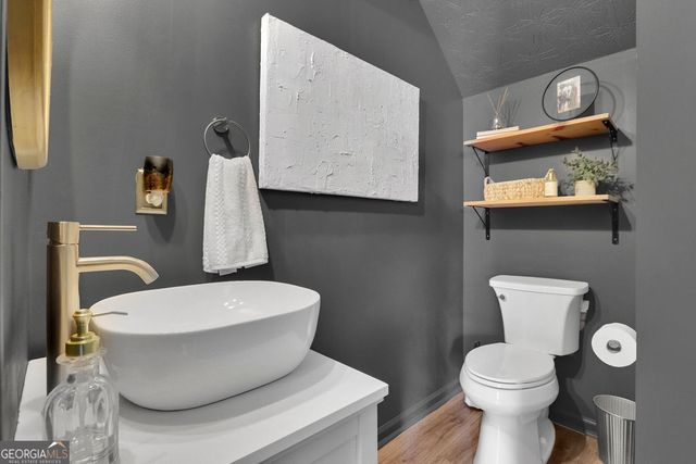 6608 Splashwater Drive, Flowery Branch, GA 30542