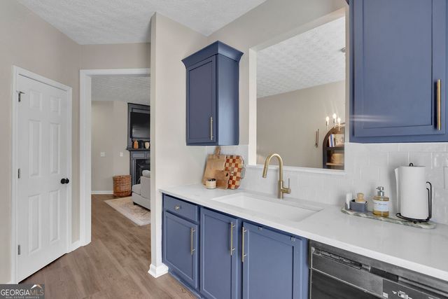 6608 Splashwater Drive, Flowery Branch, GA 30542