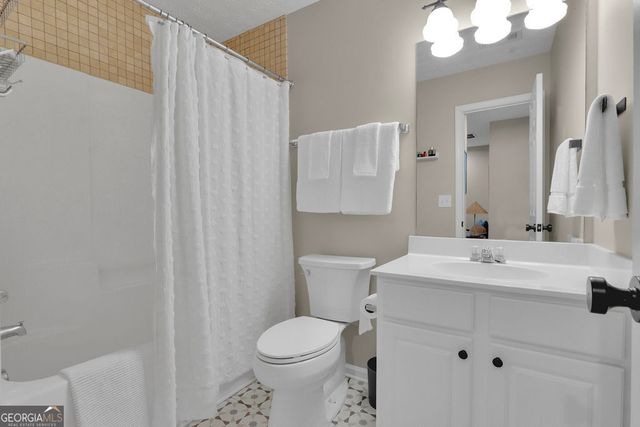 6608 Splashwater Drive, Flowery Branch, GA 30542
