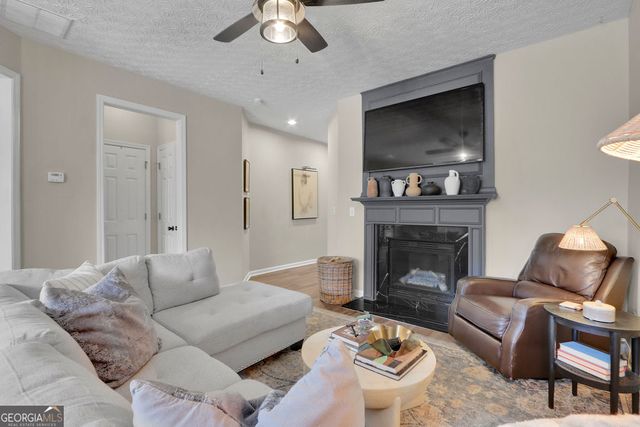 6608 Splashwater Drive, Flowery Branch, GA 30542