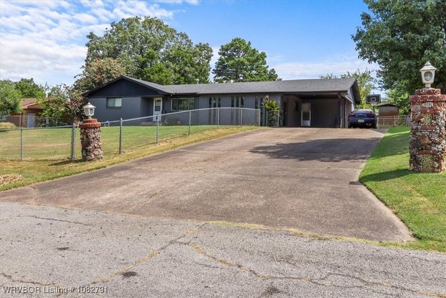 110 Oakwood Drive, Poteau, OK 74953