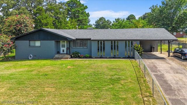 110 Oakwood Drive, Poteau, OK 74953